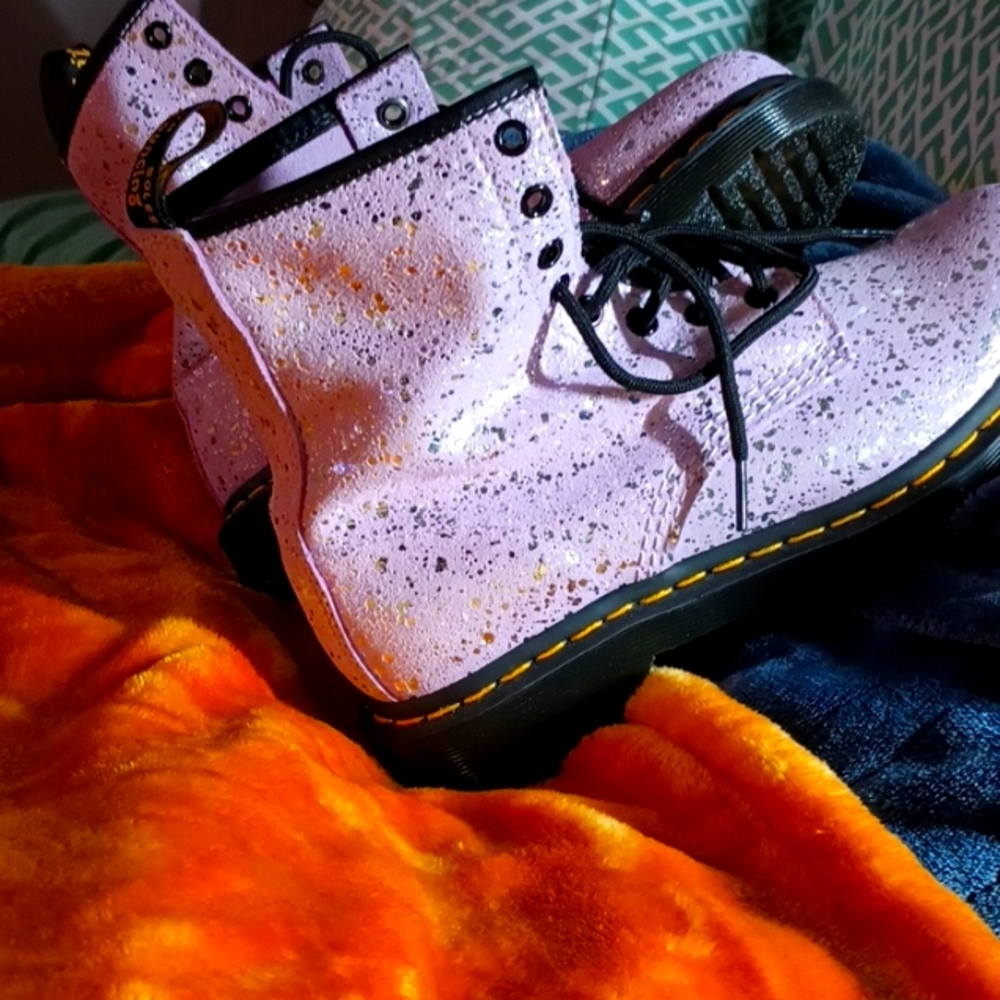 Dr. Martens leather Air Wait, with bouncing  sole, lillac metallic splatter